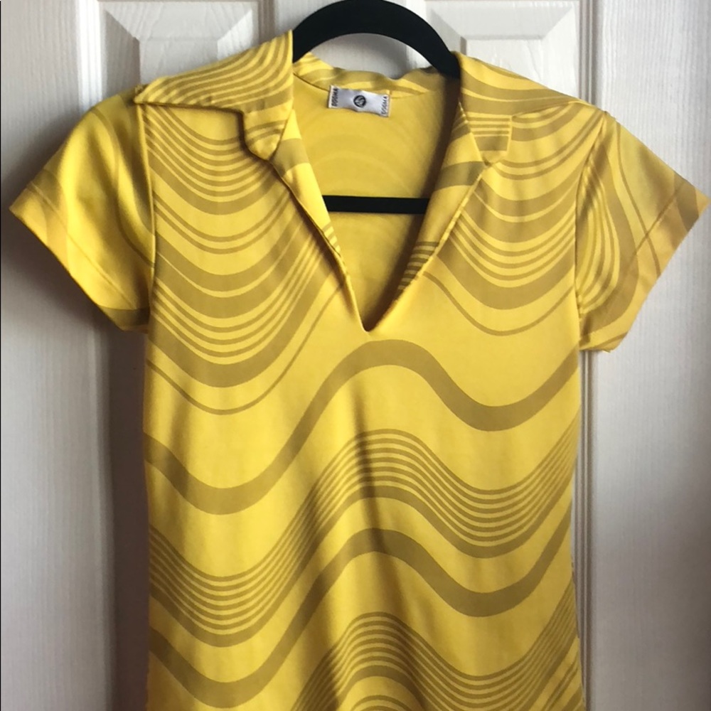 Cute yellow top